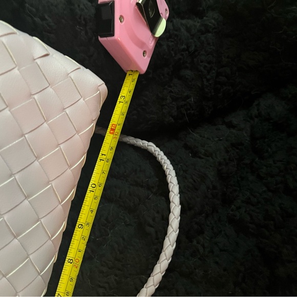 Bottega Veneta inspired  Woven Handbag in light purple with Gold Accent - Picture 11 of 12